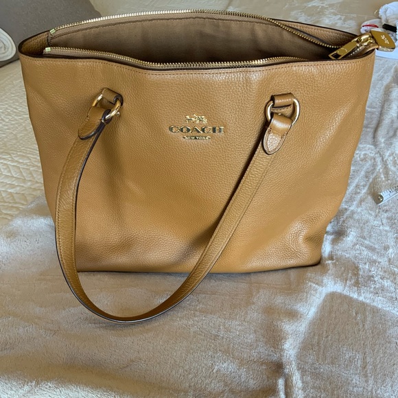Coach Pebble Leather Bay Tote F48637 Light Saddle Color
